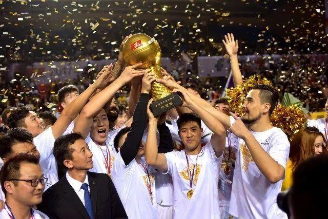 穆迪36+9青岛绝杀吉林 孙铭徽39+10广厦胜深圳